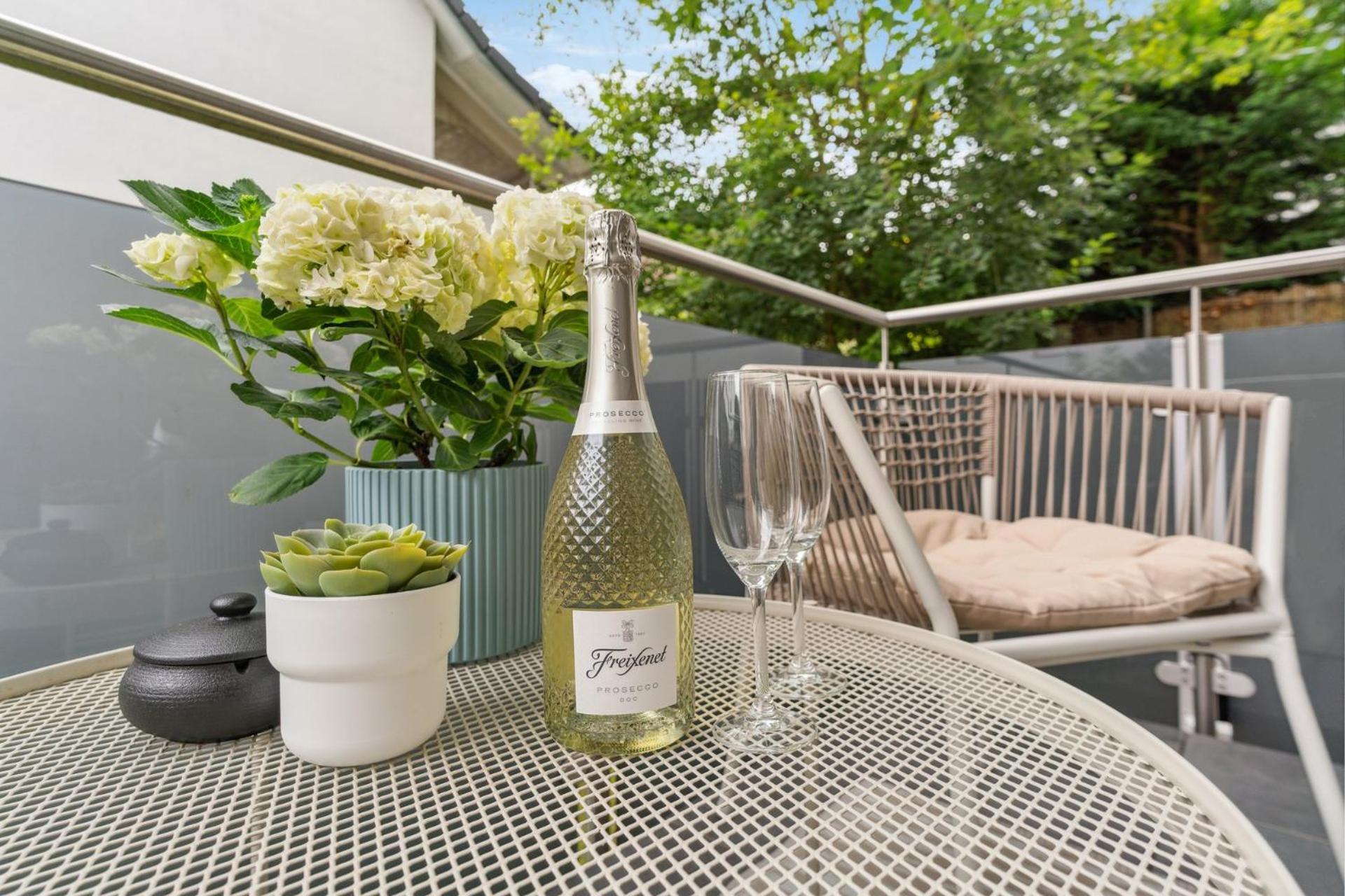 Zwei Apartments Fuer Bis Zu 8 Personen Zentral, Modern, Mit Terrasse & Balkon Bielefeld Eksteriør billede